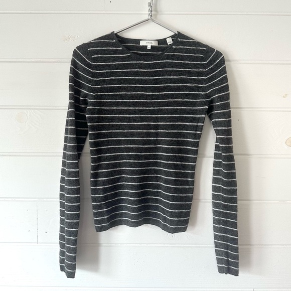 Vince 100% Wool Striped Crew Neck Fine Knit Lightweight Pullover Sweater Sz M - Picture 3 of 8